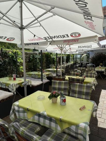 Biergarten im Sommer
