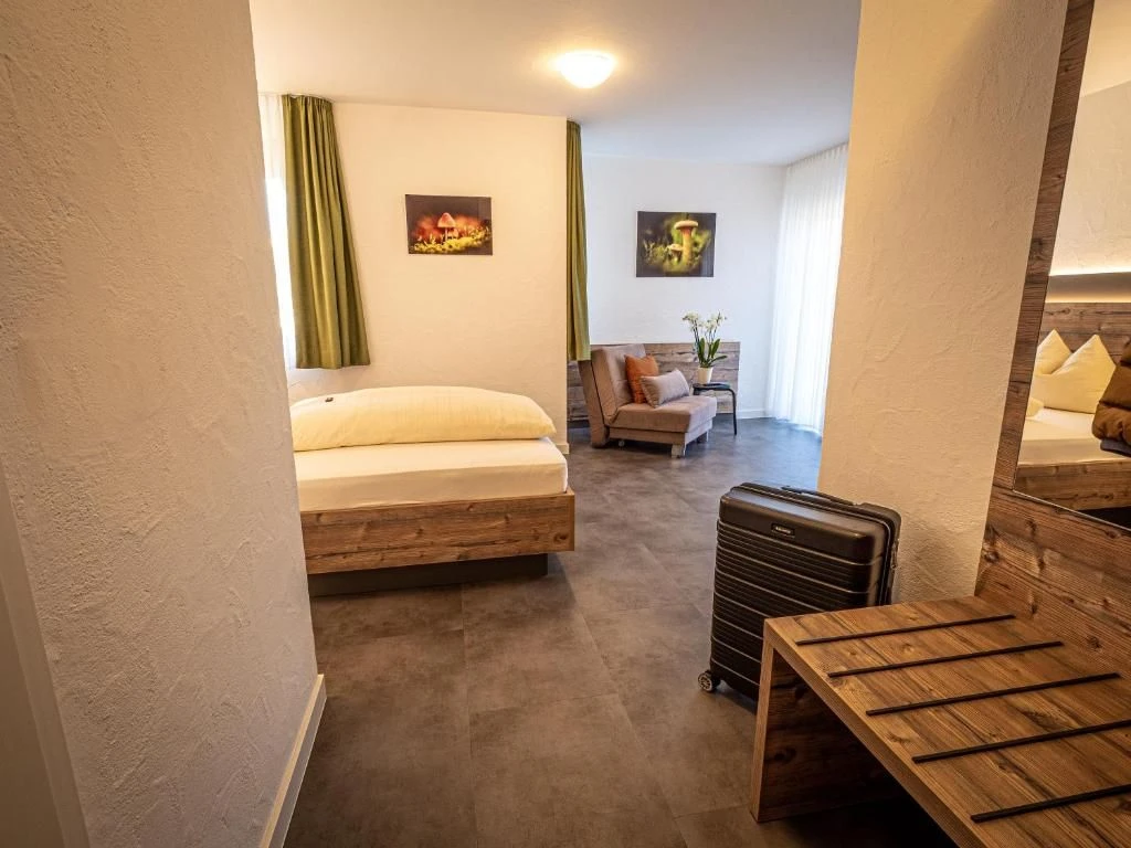 Komfort Zimmer - Arbeitsbereich mit Schreibtisch